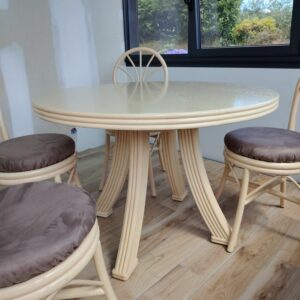 Table ronde design en rotin naturel