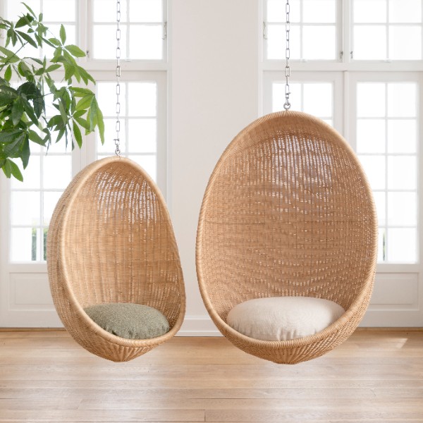 Fauteuils suspendus en rotin naturel avec coussin