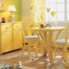 Table chaises et buffet en rotin haut de gamme de couleur jaune