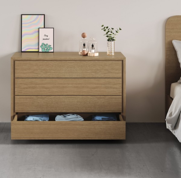 Commode pour la chambre en bois avec 4 tiroirs