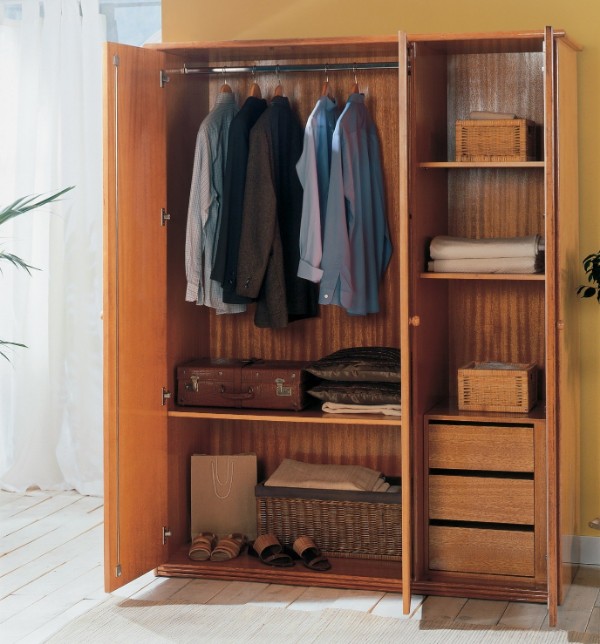 Armoire en bois et rotin avec penderie tiroirs et étagères